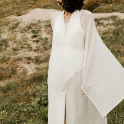 Poncho de mariée mariage d'hiver en laine et mohair par la créatrice Amarildine