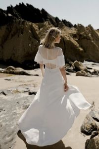 Robe de mariée de créatrice boho simple en dentelle de Calais