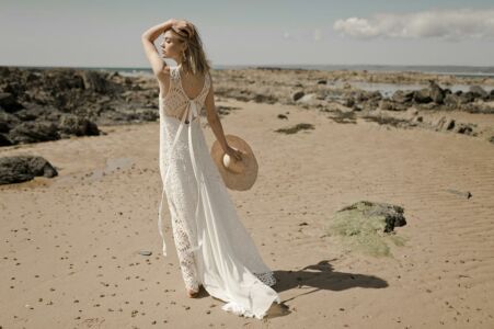 ICONE Robe de mariée simple chic en dentelle XXL dos ouvert nouée et traîne