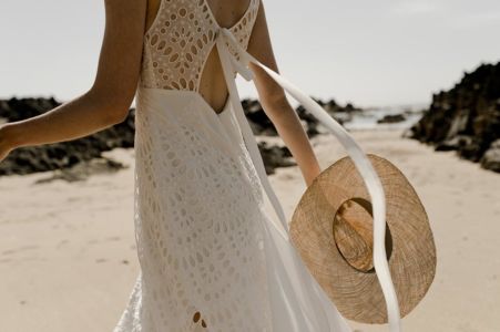 ICONE Robe de mariée longue simple dentelle anglaise dos ouvert