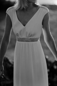 IMMACULATE Robe de mariée romantique avec broderies taille épaules