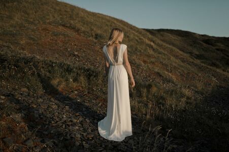 IMMACULATE Robe de mariée chic simple dos ouvert broderies