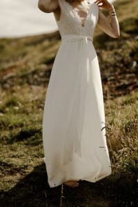 INBORN Robe de mariée moderne en broderie anglaise