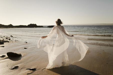 Cape longue Jack en tulle plissé créatrice de robe de mariée Amarildine