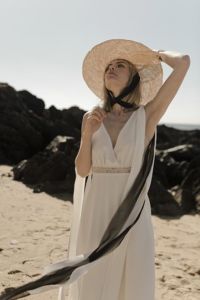 JALOUSE Robe de mariée bohème décolleté croisé fendue taille brodée