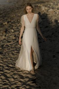 Robe de mariée de créatrice JEWELLERY bohème chic longue manches courtes dentelle