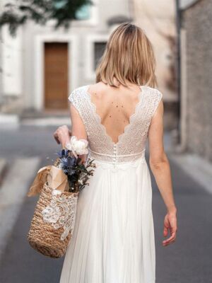 INTIME Robe de mariée romantique décolleté dentelle dos