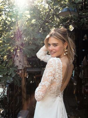 Isidaura Robe de mariée manches longues décolleté dos guipure