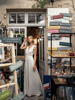 JALOUSE - Robe de mariée vestale romantique en crêpe fluide