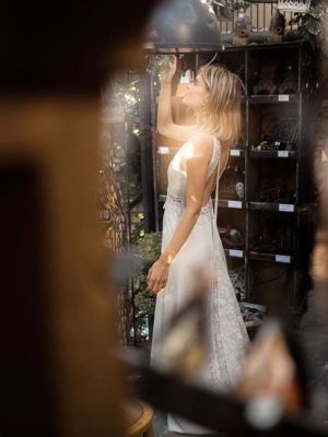 JOUR J Robe de mariée romantique décolleté dos