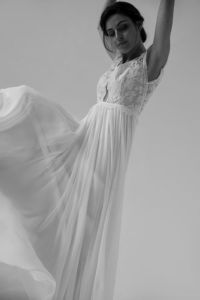 HAPPY DAY Robe de mariée de créatrice fluide moderne en dentelle