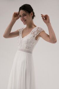 HONEY Robe de mariée boho décolletée manches courtes en dentelle de Calais