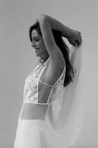 HONEYMOON Robe de mariée légère moderne en dentelle de Calais Caudry