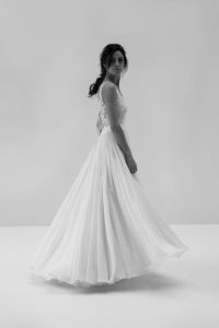 HOPE Robe de mariée fluide romantique en dentelle de Calais
